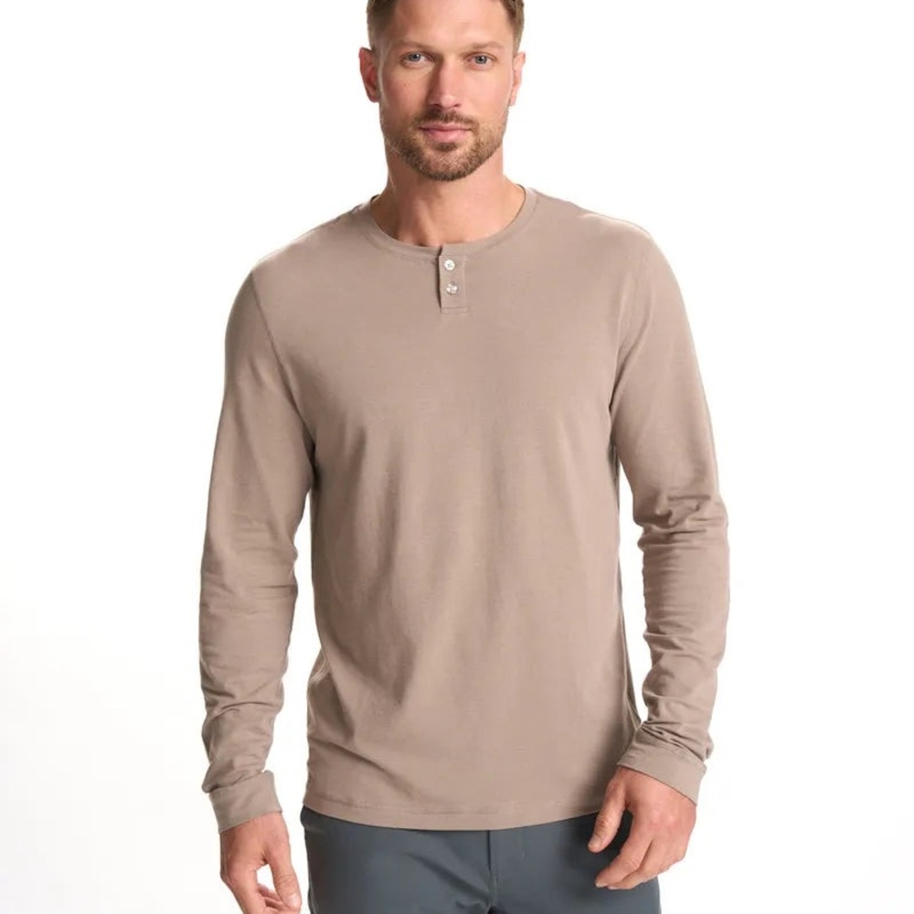 Vuori Men's Beige Long Sleeve Henley Shirt